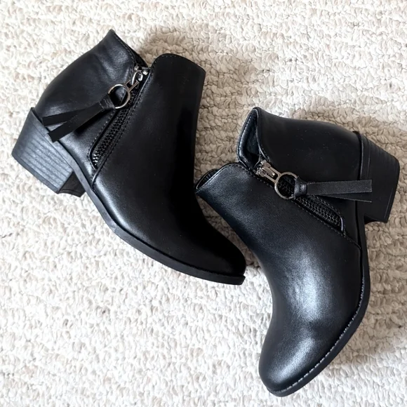Black heeled ankle boots - Picture 1 of 6